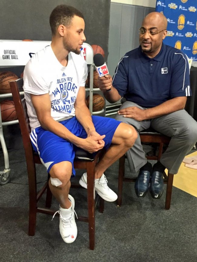 Curry 2,Under Armour,Curry 2 L  库里亲着上脚 Under Armour Curry 2 Low “Chef”