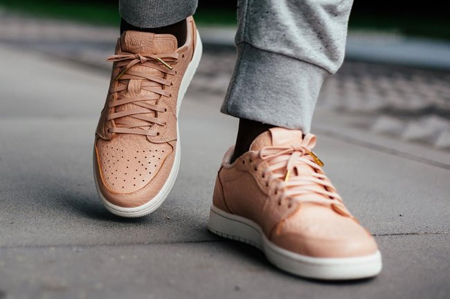 AJ1,Air Jordan 1 AJ1 时尚新尝试，Air Jordan 1 Low “No Swoosh” 上脚展示