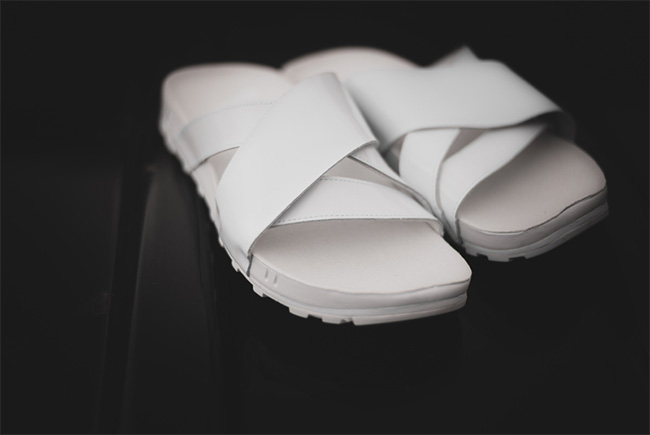 849756-100,849756-001,Taupo Sl 849756-100/849756-001 今夏清凉新选择！NikeLab Taupo Slide 黑白双色近赏