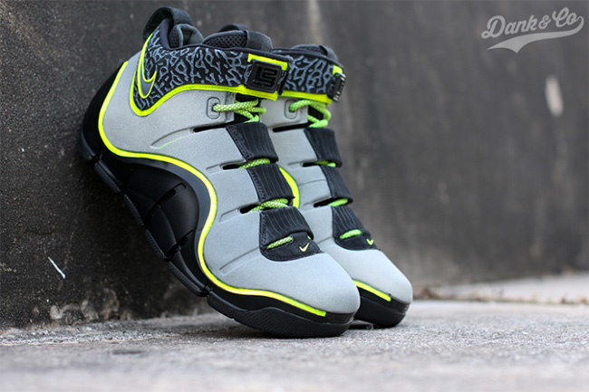 LBJ4,LeBron 4,Nike LBJ4 Nike LeBron 4 迎来了 DJ Clark Kent 112 配色的呈现