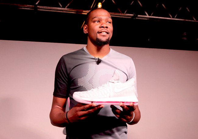 KD9,Nike,杜兰特9代 杜兰特9代 “完美”，是杜兰特本人对于 Nike KD 9 的评价