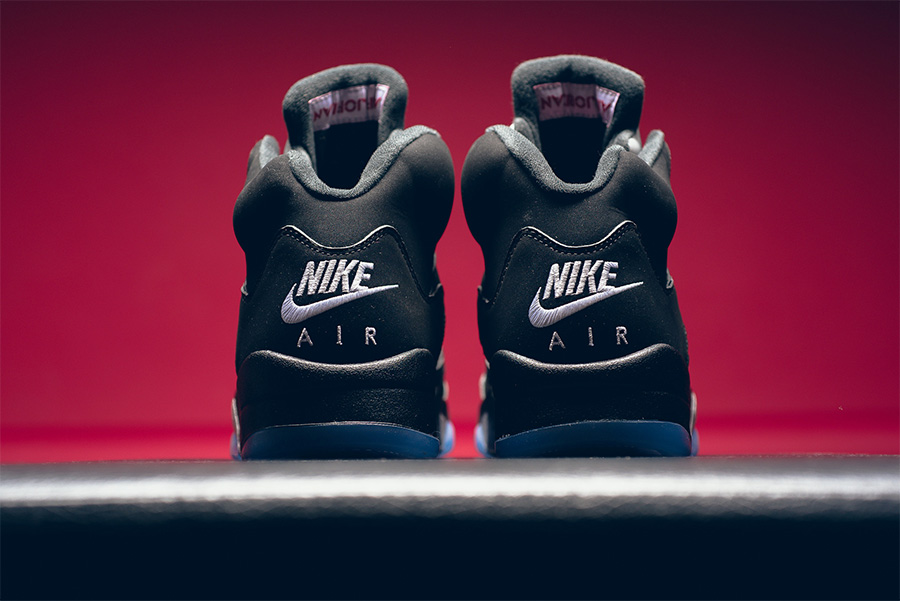 845035-003,AJ5,Air Jordan 5 845035-003AJ5 关于黑银 Air Jordan 5 “Metallic Black” 你必须要知道的 5 点！