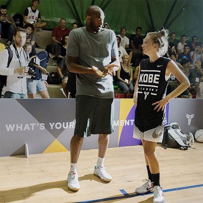 Kobe 11,科比11代  科比亲着上脚全新 Kobe 11 白生胶配色