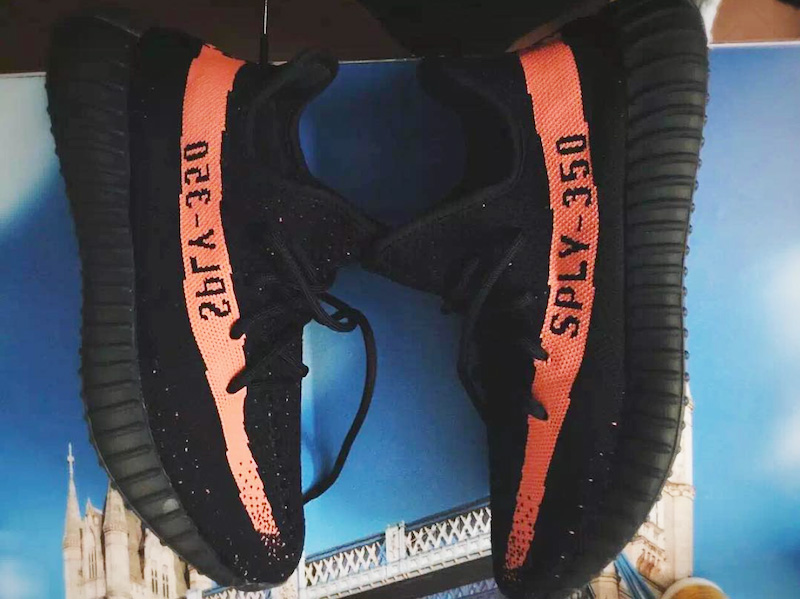 Yeezy 350 Boost,Yeezy  黑红配色 Yeezy 350 Boost V2 “Red Stripe” 首次曝光
