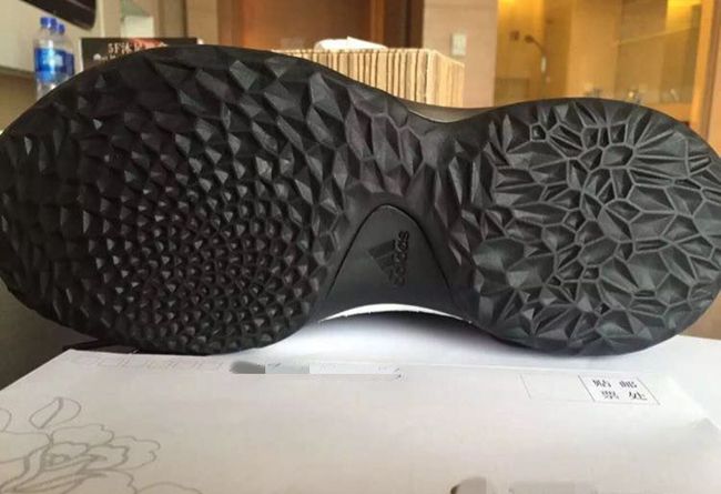 adidas,Harden,Boost  近照来了，疑似 adidas 哈登专属签名鞋又一配色谍照曝光