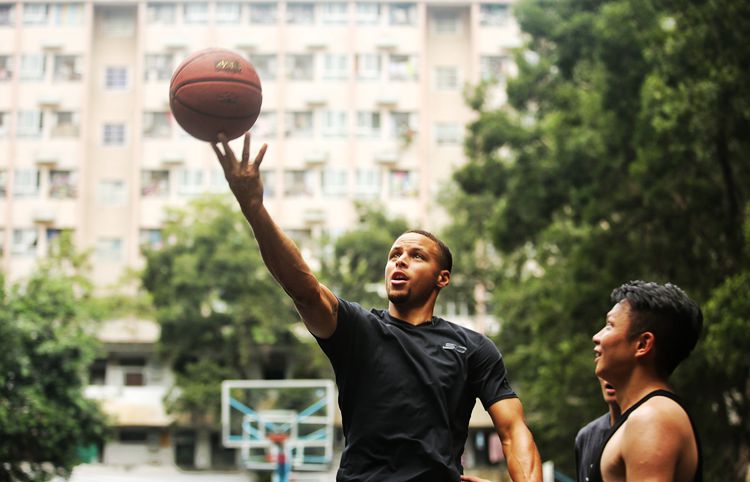 Under Armour,Curry  Curry 3 提前上脚！库里突现广州体院，与球迷“打”成一片