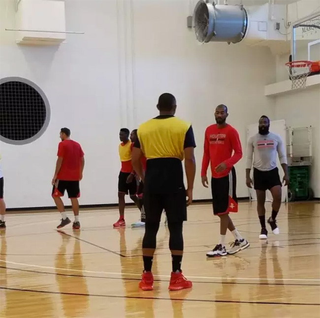 J Harden 1,adidas  没有打码！詹姆斯哈登疑似上脚 J Harden 1