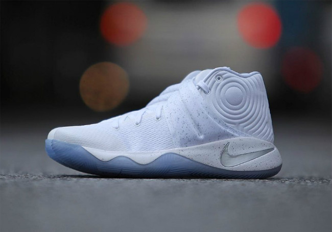 Nike,Nike Kyrie 2,819583-107  清新发布！Nike Kyrie 2 “Silver Speckle” 实物近赏