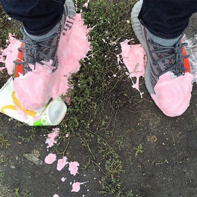 Yeezy 350 Boost V2,Yeezy 350 B  买到 Yeezy 350 Boost V2 后最悲剧的事情...