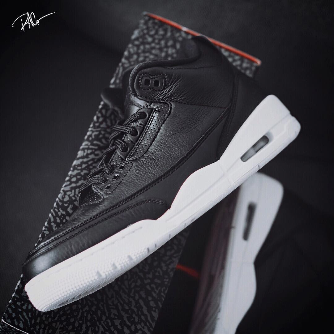136064-020,AJ3,Air Jordan 3 136064-020AJ3 复古时尚，Air Jordan 3 “Cyber Monday” 即将发售