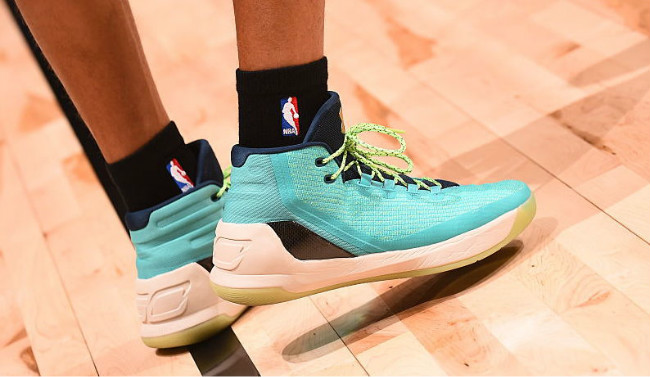 UA,Under Armour Curry 3  勇士球员首场季前赛穿什么鞋