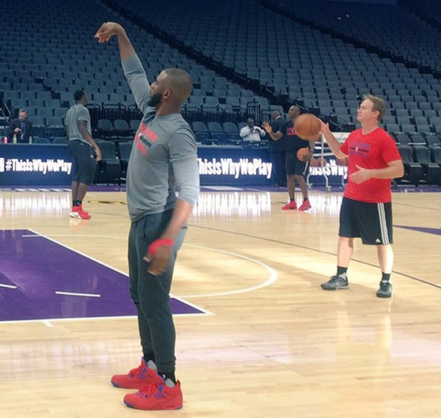 AJ4,Air Jordan 4,CP3  新鞋晒不停！Chris Paul 训练上脚 Air Jordan 4 快船 PE