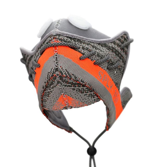 adidas,YEEZY Boost 350 V2  你见过用 Yeezy 350 Boost V2 制作的口罩么？