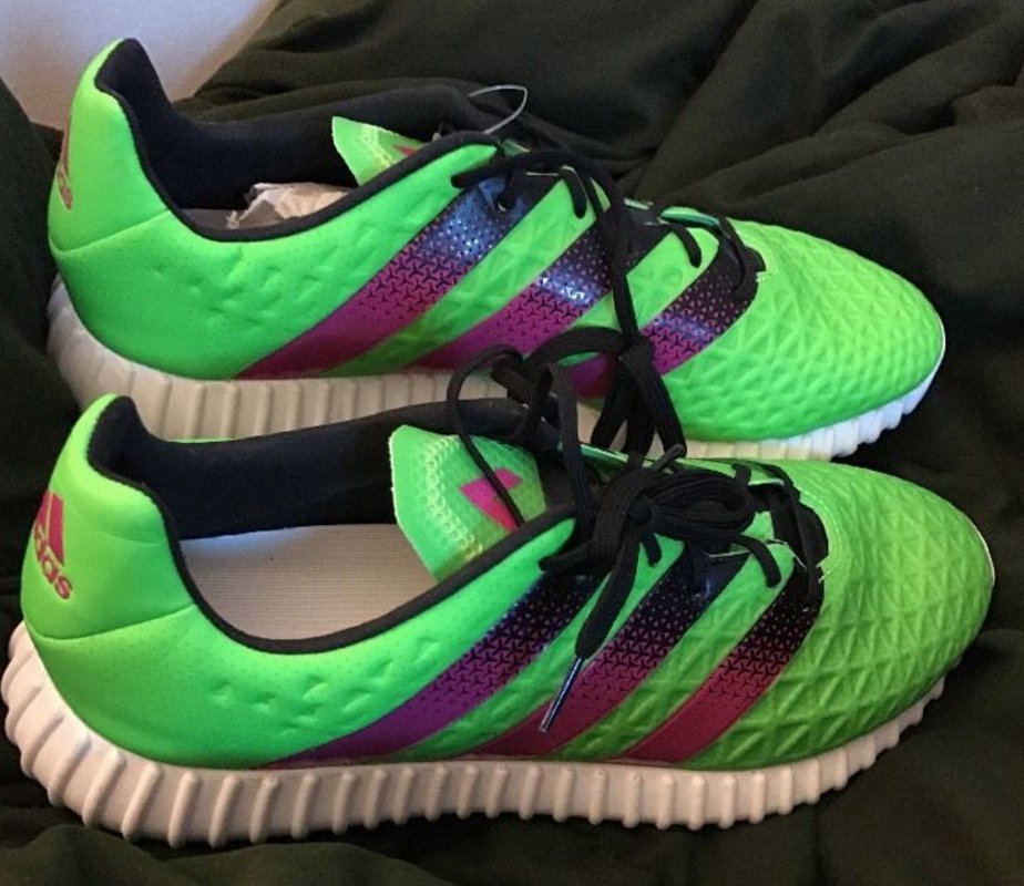 adidas,Yeezy 350 Boost  椰子与足球鞋的合体！Yeezy Ace F16 样品图片曝光