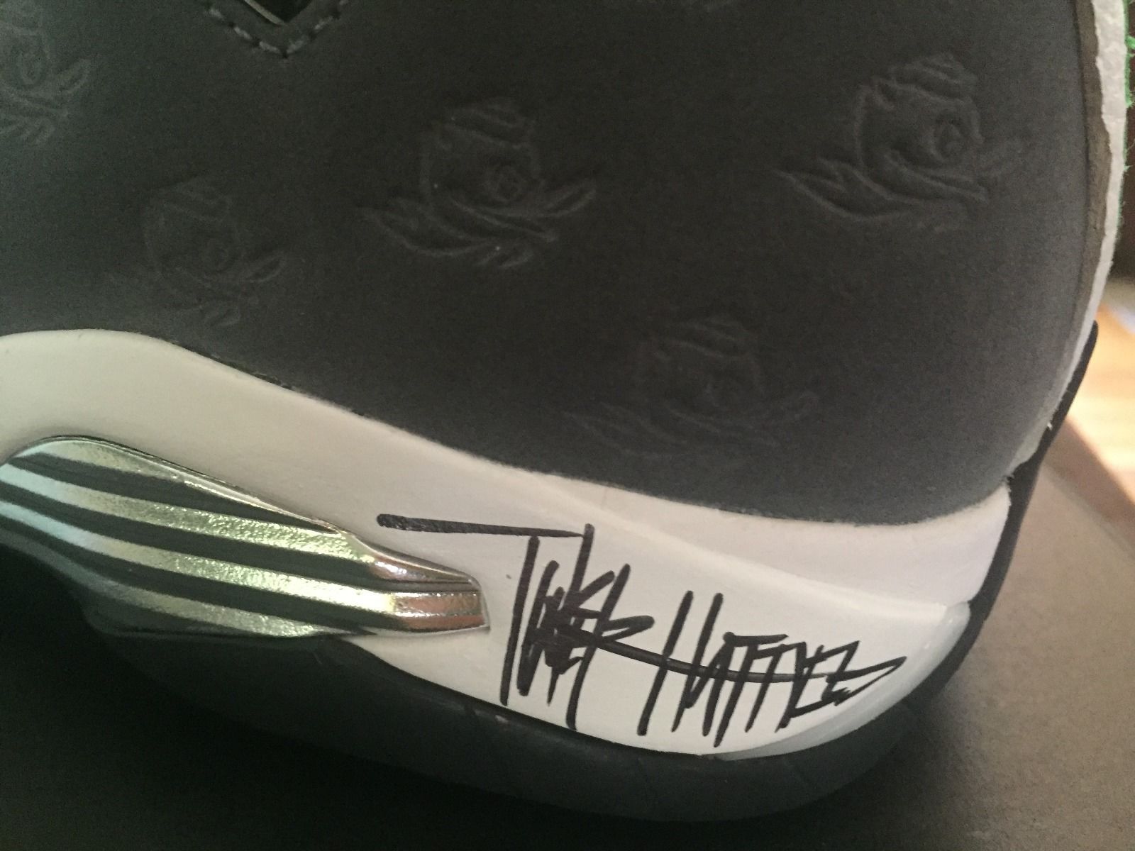 AJ14,Air Jordan 14  Nike 老板亲笔签名！ Air Jordan 14 “Oregon Ducks” PE 近赏
