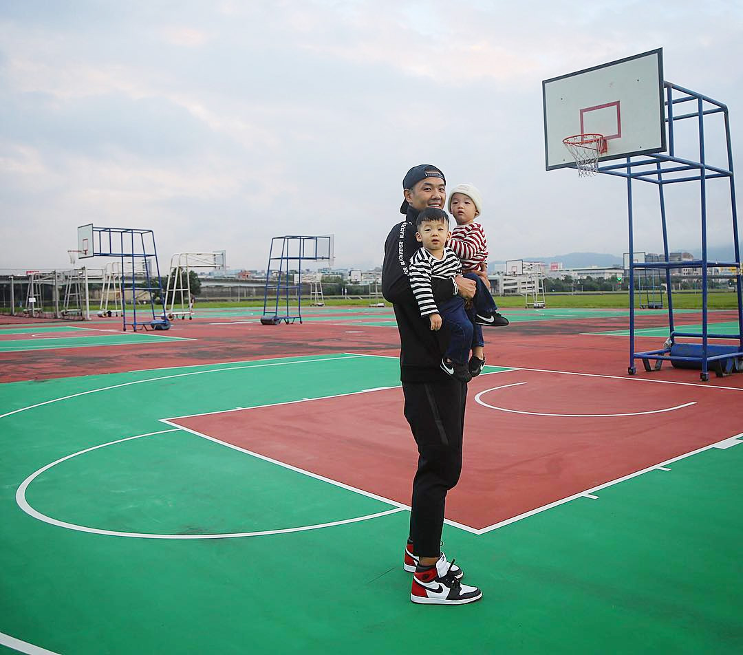 555088-125,AJ1,Air Jordan 1 555088-125AJ1 明天的主角已上架！陈建州提前上脚 Air Jordan 1 黑脚趾