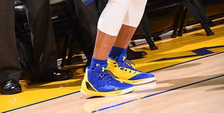 Curry 3,Under Armour  勇士对阵雷霆，库里上脚全新 Curry 3 PE 配色 