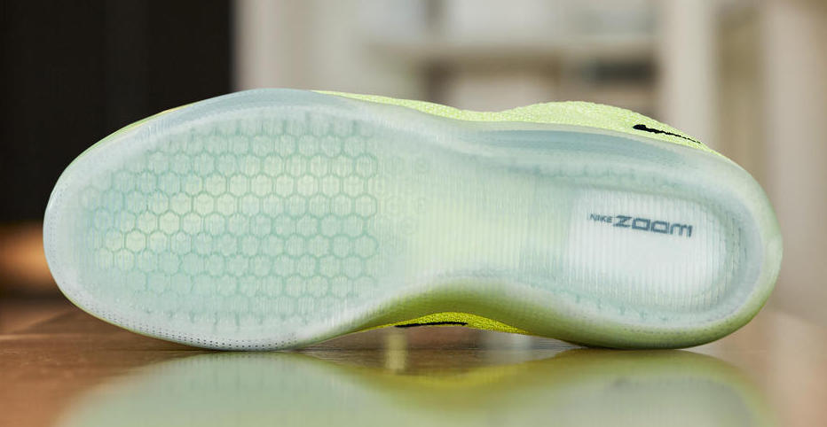 Nike,Kobe 11,824463-334  圣诞配色！Kobe 11 “Ghost of Christmas Past” 发售日期确定
