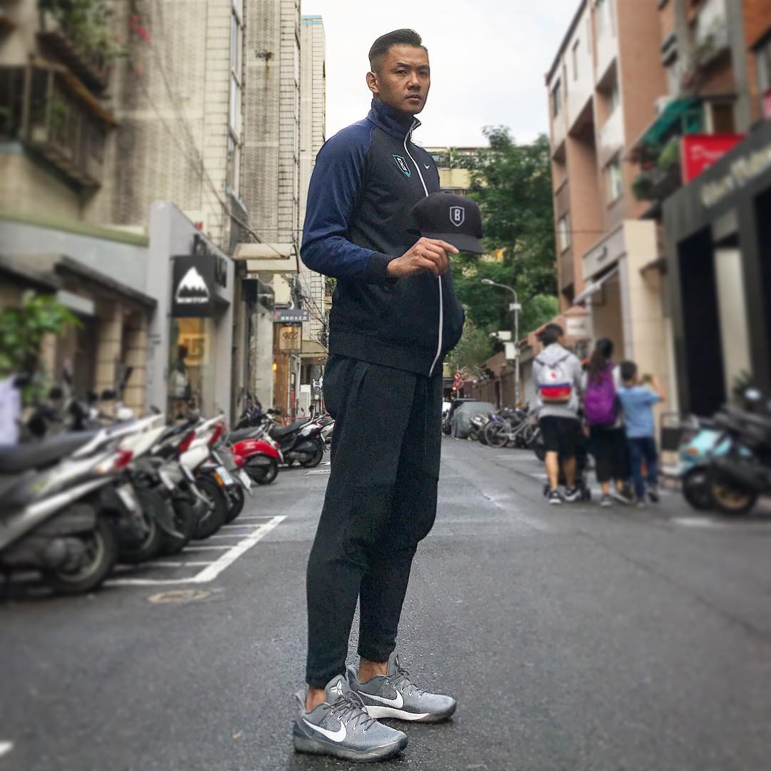 Nike,Kobe AD,852427-010  炫鞋狂魔新上脚！陈建州亲着 Nike Kobe A.D.