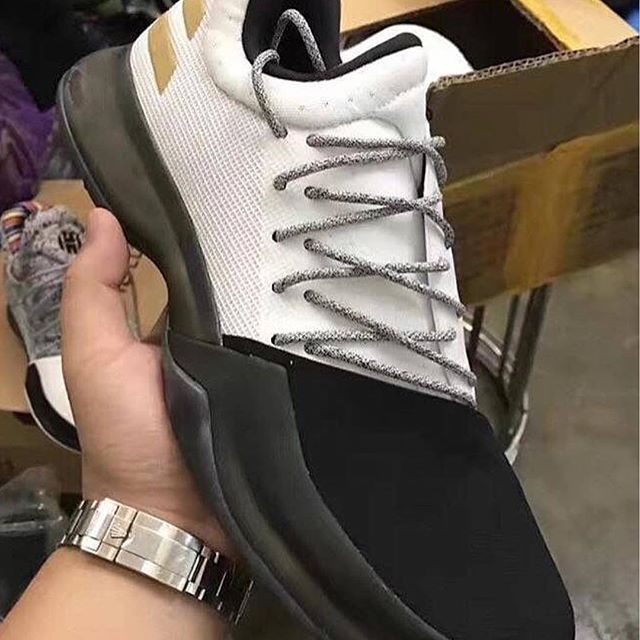 adidas,Harden Vol.1  哈登黑脚趾？两款全新 Harden Vol.1 曝光图片
