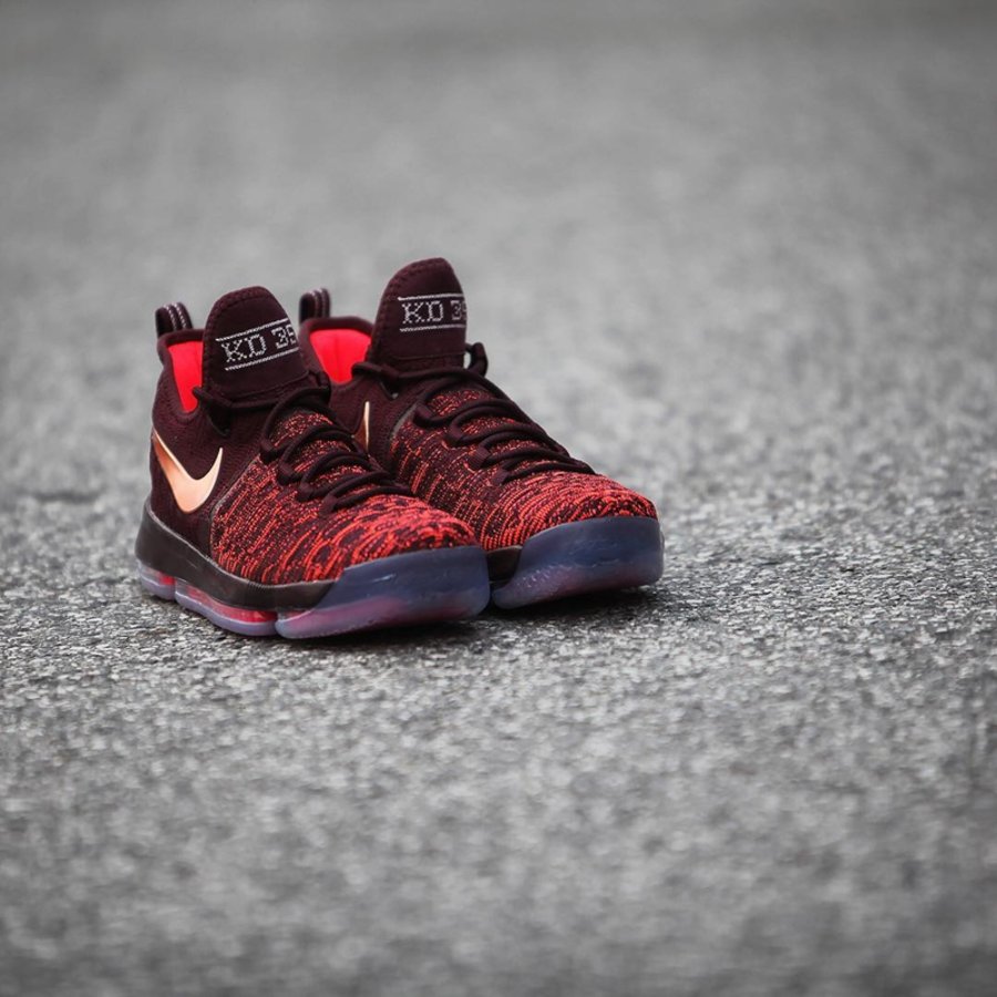 Nike,KD 9,852410-696  骚气十足！Nike Zoom KD 9 Xmas EP 实物细节近赏