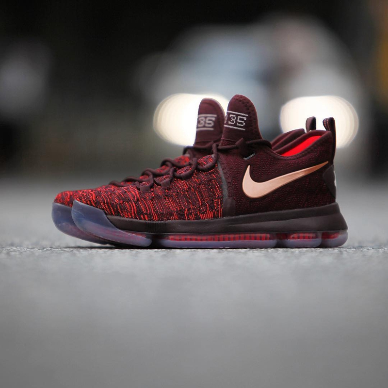 Nike,KD 9,852410-696  骚气十足！Nike Zoom KD 9 Xmas EP 实物细节近赏