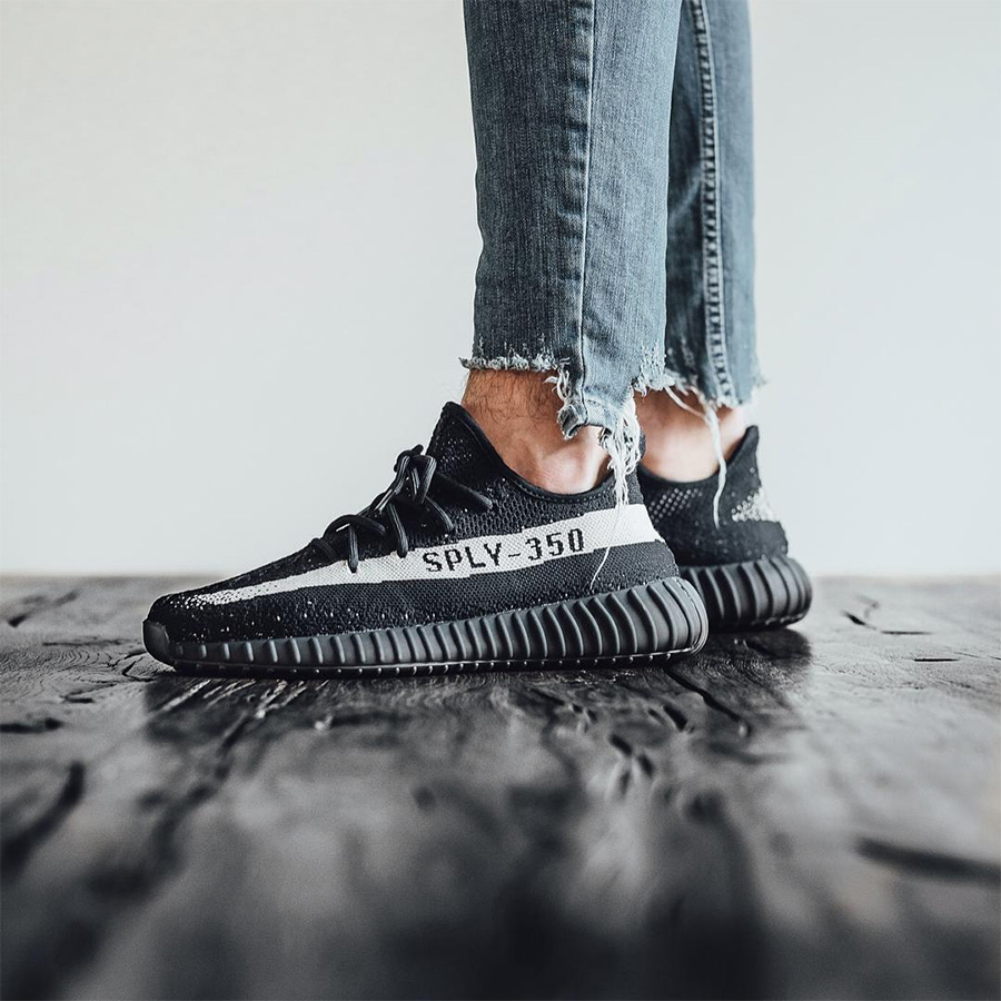 BY1604,Yeezy 350 Boost V2,Yeez BY1604 余文乐提前晒出 Yeezy 350 Boost V2 黑白配色！