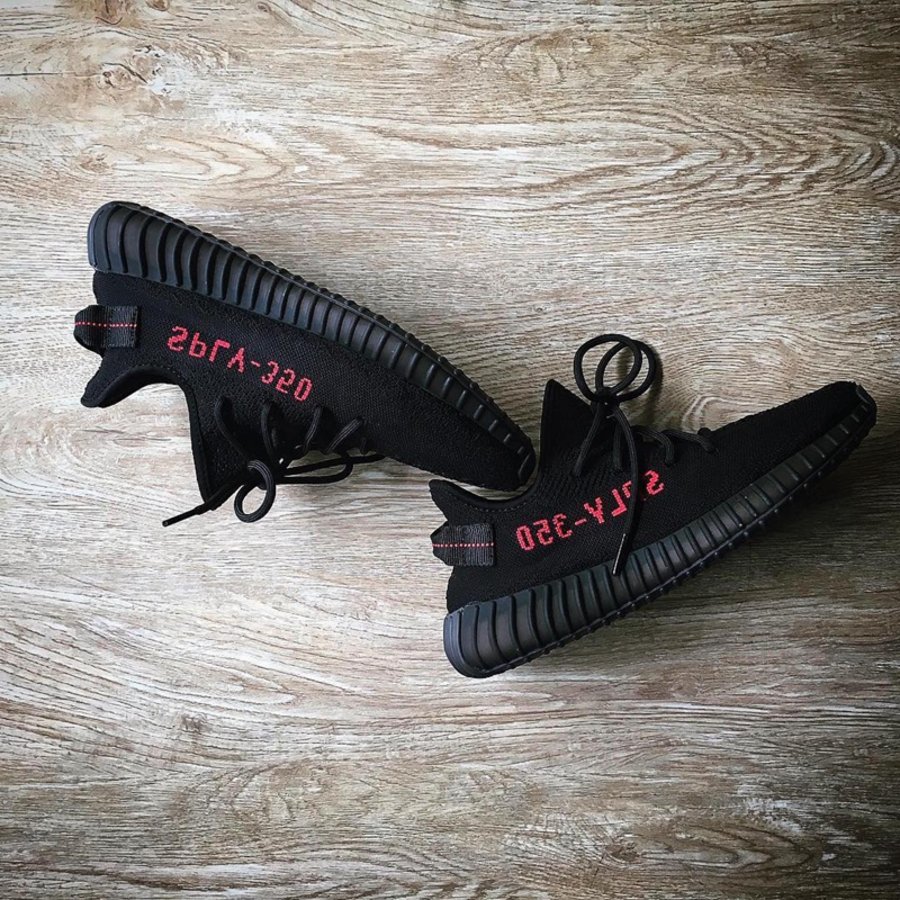 Yeezy 350 Boost V2,Yeezy 350 B  内敛黑红！Yeezy Boost 350 V2 近照释出