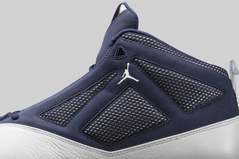 683075-106,AJ16,Air Jordan 16 683075-106 实战和时尚的双重转换，Air Jordan 16 的精妙设计至今依然独特