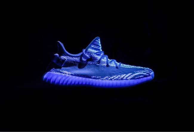 adidas,Yeezy Boost 350 V2  带有奇幻效果的 Yeezy Boost 350 V2 “Zebra” 你是否想要？