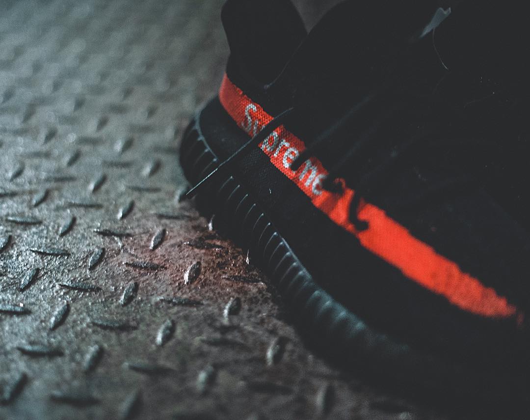 adidas,Yeezy Boost 350 V2  看完这双 Supreme X Yeezy 350 联名！Nike 都害怕了！