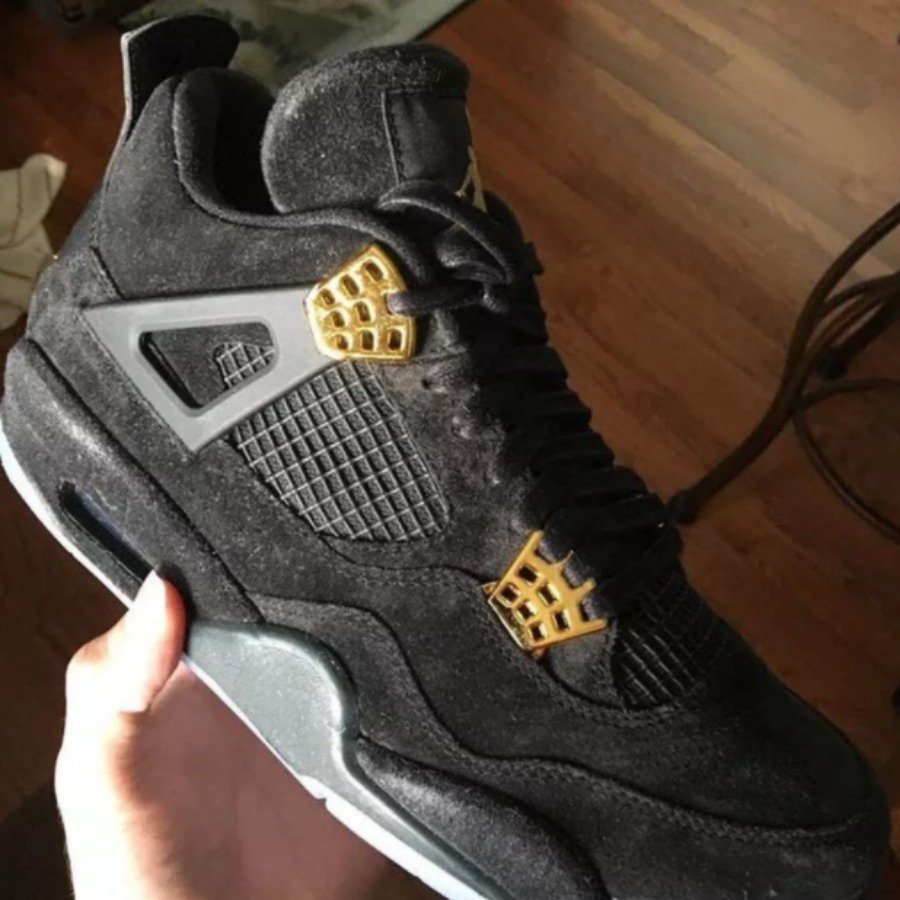 AJ4,Air Jordan 4  要说黑金 Air Jordan 4，我只想买这一双！