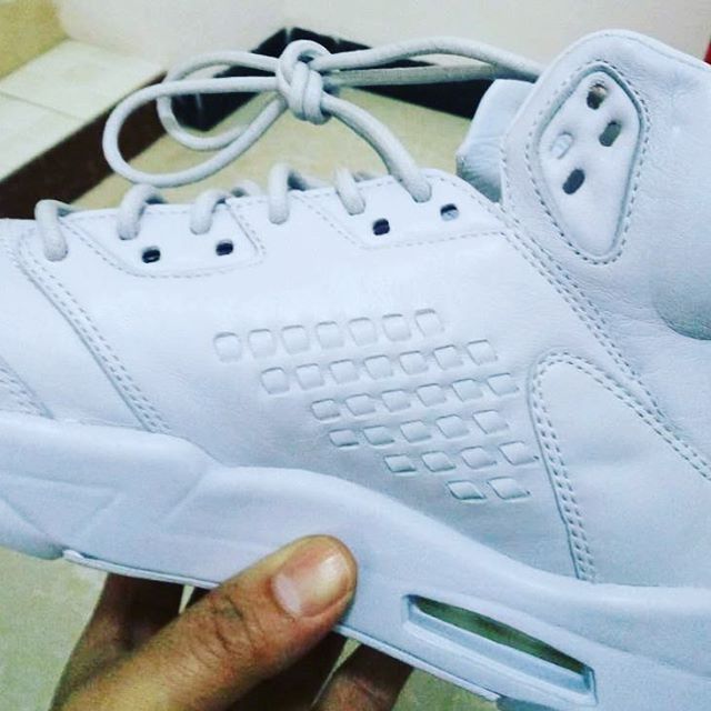 AJ5,Air Jordan 5  又一纯白 Air Jordan 实物曝光！白色军团有可能将于今年回归！