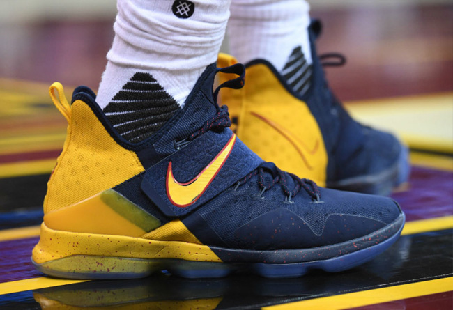 LBJ14,LeBron 14 LBJ14 詹姆斯赛场上脚蓝黄新配色 Nike LeBron 14 PE