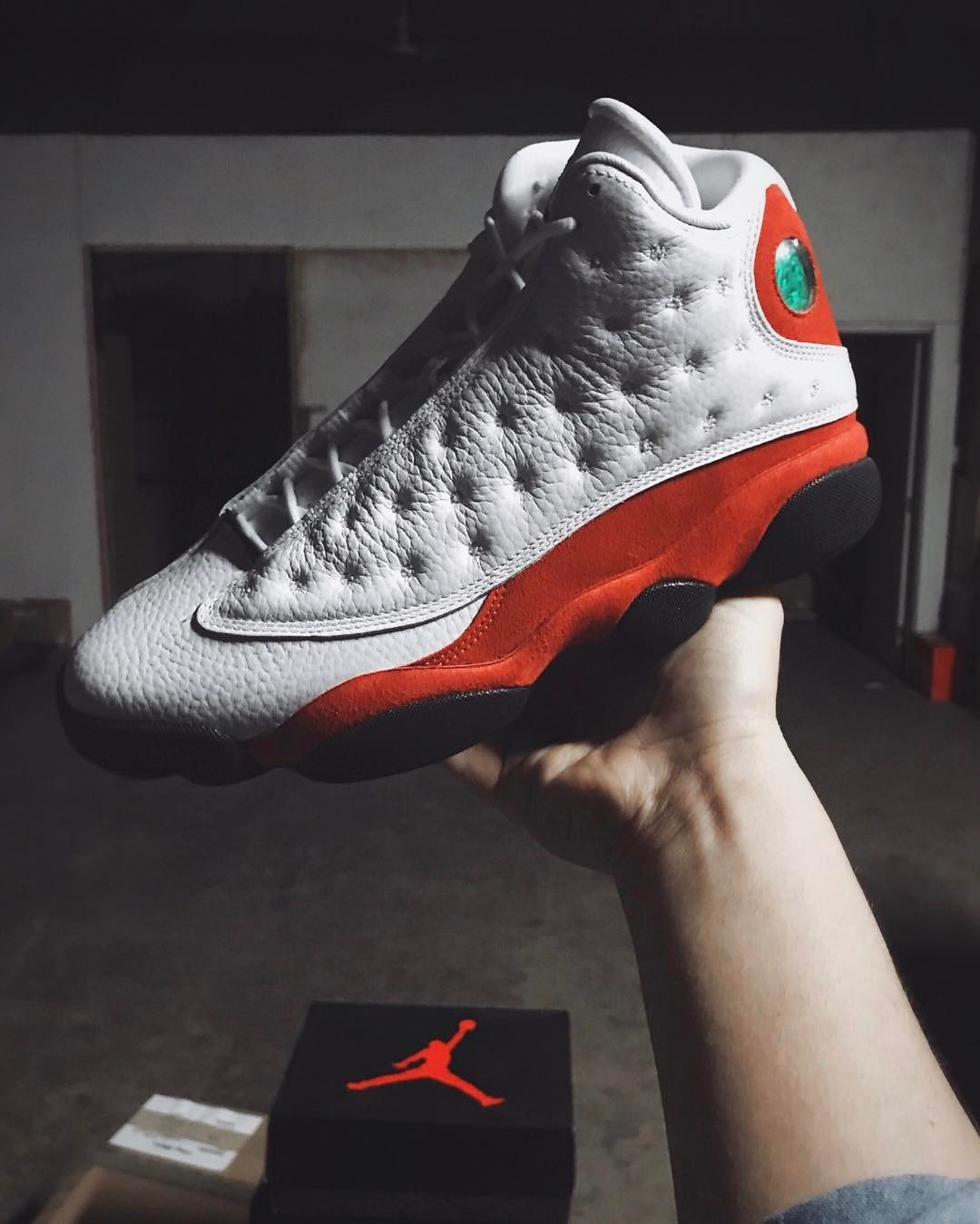 414571-122,AJ13,Air Jordan 13 414571-122AJ13 还有两周！白红 Air Jordan 13 OG “Chicago” 要来了！