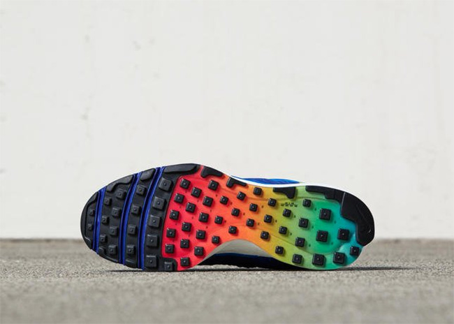 Talaria,Nike  这双鞋的鞋底，可是暗藏了缤纷世界！