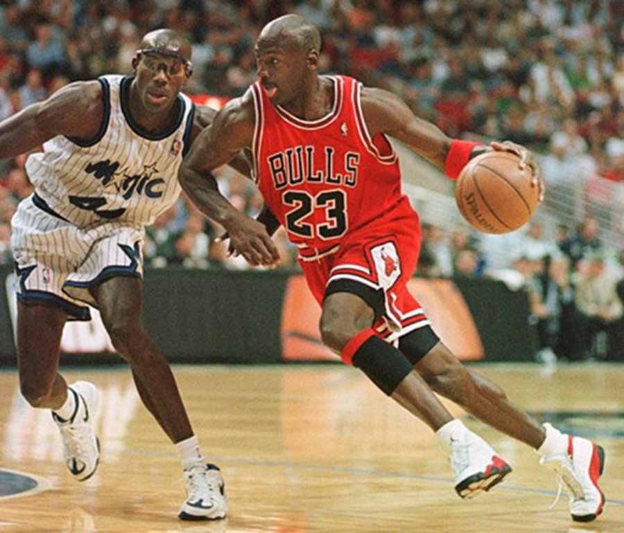 AJ13,Air Jordan Hydro 13,68491  细节一应俱全！Chicago 主题拖鞋即将登场