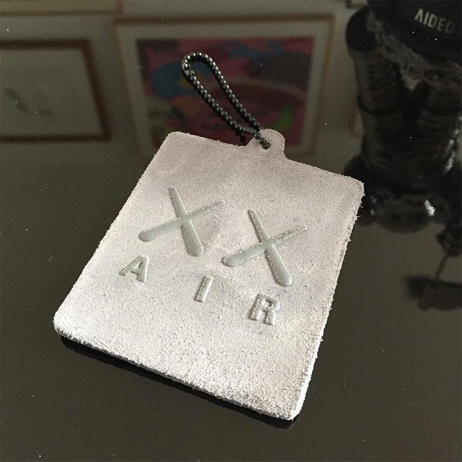 KAWS,AJ4,Air Jordan 4  KAWS x Jordan Brand 合作帽款首次曝光！