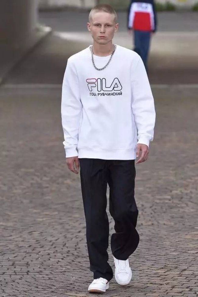 FLIA  除了 YEEZY 和 AJ，这个牌子也在街头蹿红了