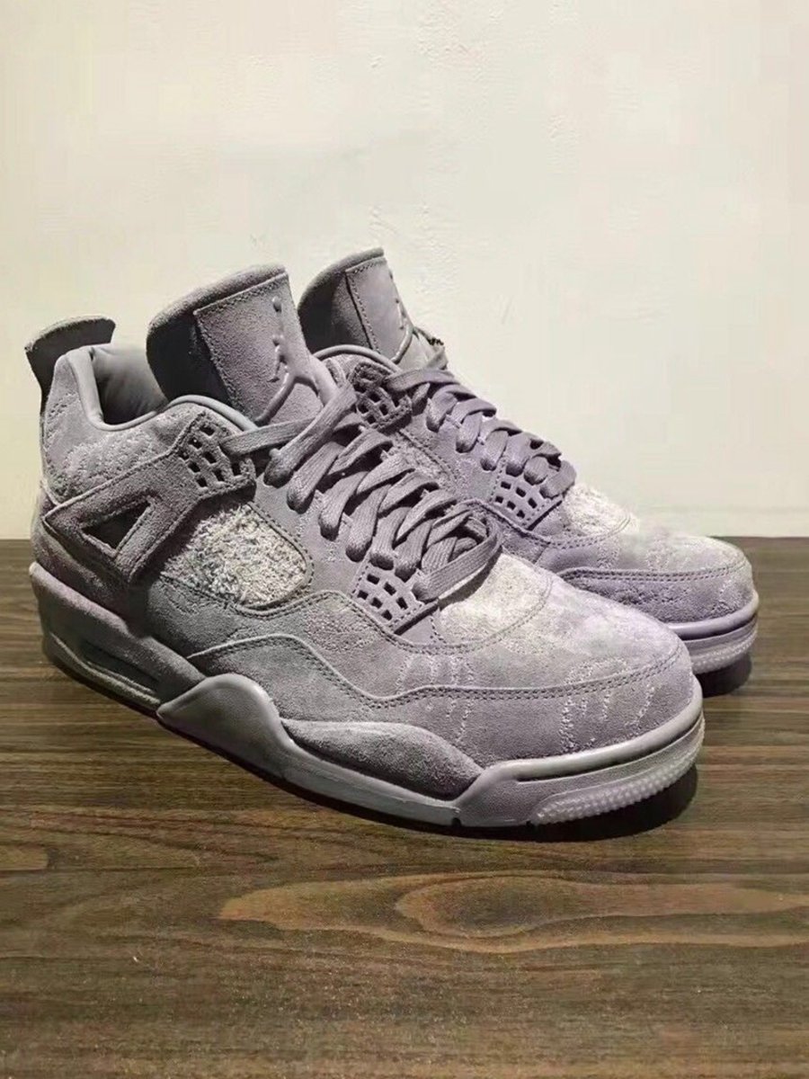 Kaws,Air Jordan 4,930155-003  预售已破万！Sample 版本 Kaws x Air Jordan 4 你猜多少钱？