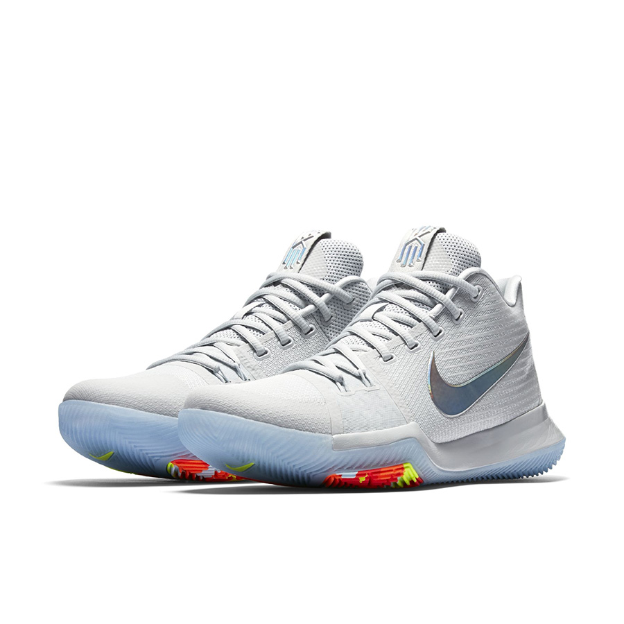 Kyrie 3,Nike  本月发售，这双多彩细节附体的 Kyrie 3 颜值极高！