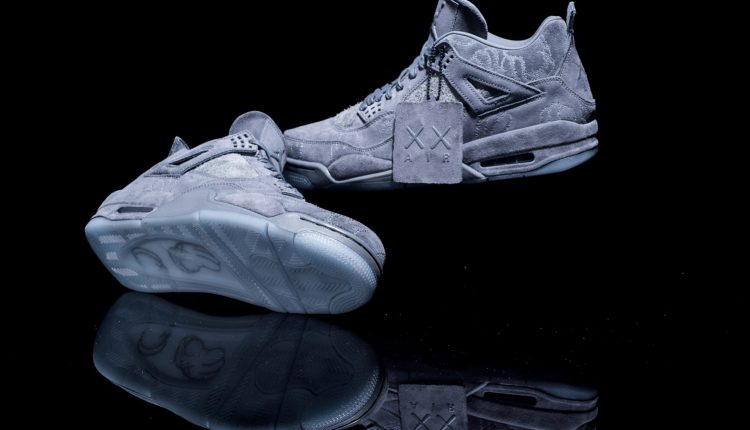 AJ4,Air Jordan 4,930155-003  市场价与 Yeezy 白斑马相同！这双夜光底 Air Jordan 月底发售！