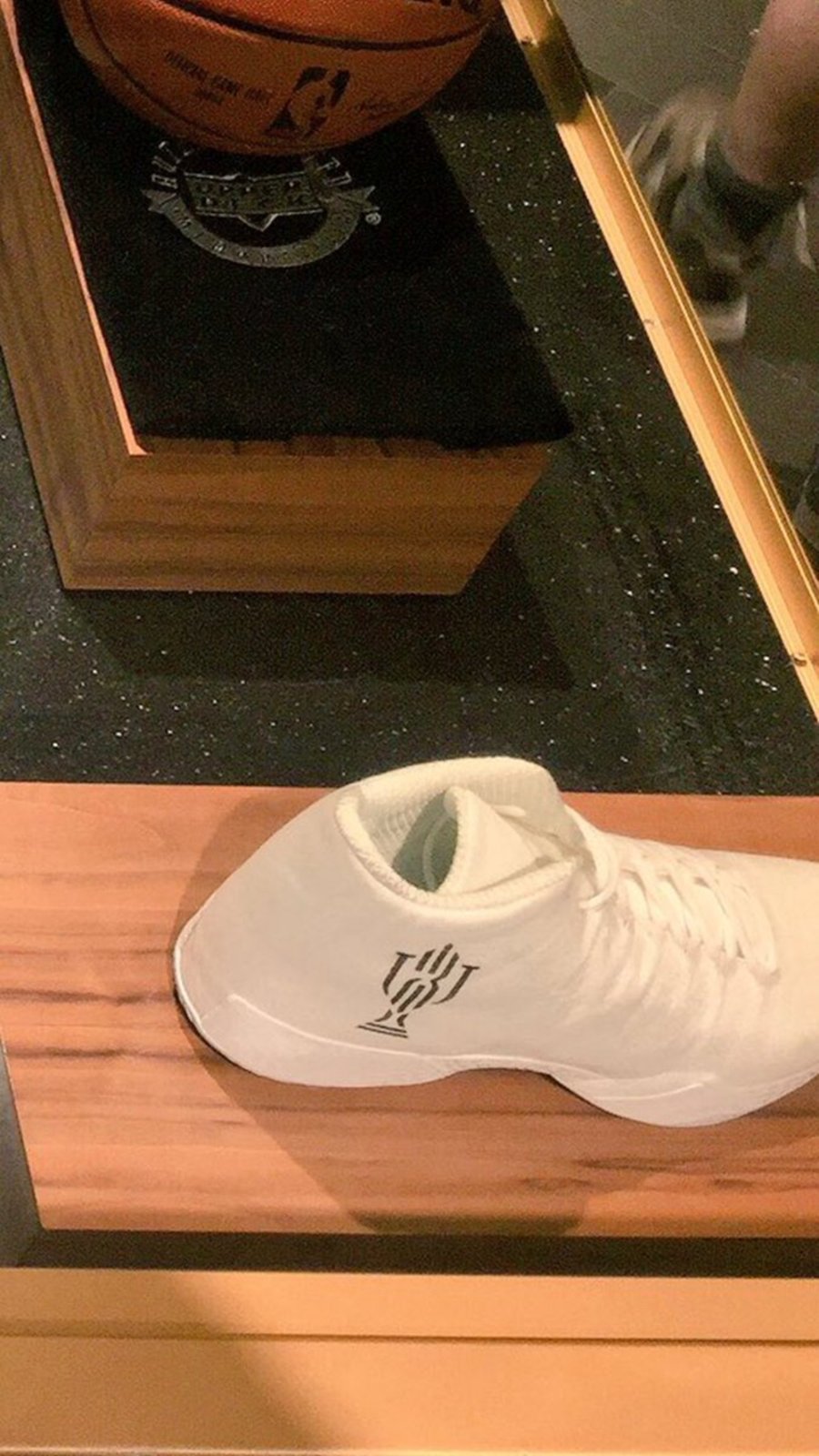 Air Jordan 29,AJ29  纯白诱惑 + 超大 Logo ! Trophy Room x AJ29 实物曝光 