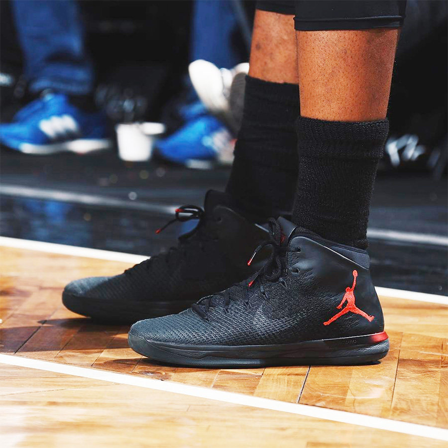 AJ5,Air Jordan 5 AJ5 巴特勒赛场上脚愤怒的公牛 Air Jordan 5 “Raging Bull”
