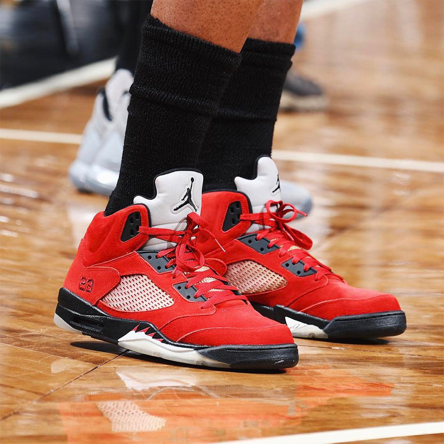 AJ5,Air Jordan 5 AJ5 巴特勒赛场上脚愤怒的公牛 Air Jordan 5 “Raging Bull”
