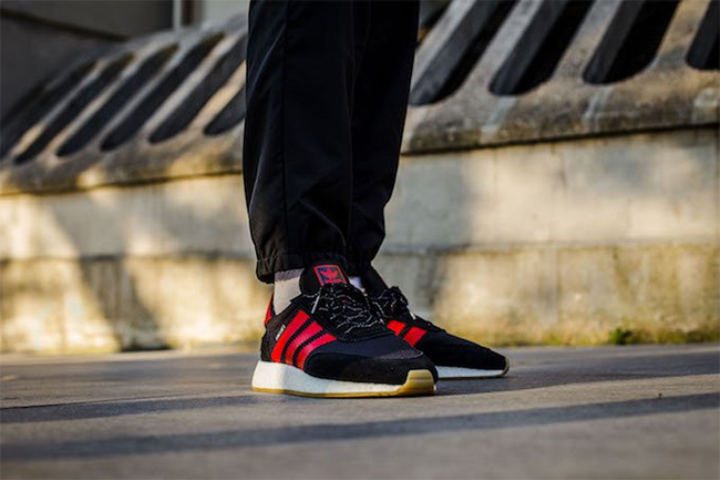 Iniki Runner Boost,adidas,Inik  这双黑红配色 Iniki Runner 不简单！伦敦主题月底发售！