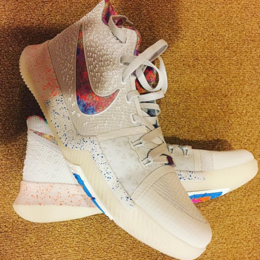 Nike Kyrie 3  内外炫彩！这双 Nike Kyrie 3 颜值着实不低！