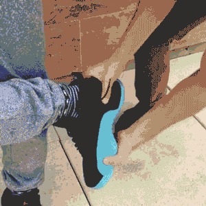 Air Jordan,Air,KAWS,Yeezy  Yeezy 打电话 KAWS 吃麦片，球鞋除了穿，居然还能这么玩？！