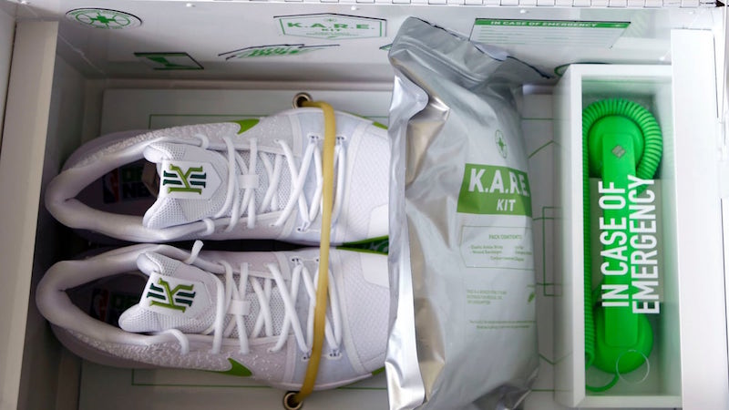 Nike, Kyrie 3  超限量套装！被称为 “晃断腿” 套装里面到底有什么？