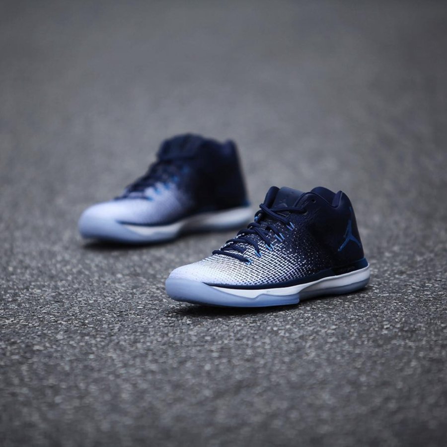 Air Jordan 31 Low,AJ31,897564-  本周发售！提前感受午夜蓝 Air Jordan 31 Low 的实物魅力